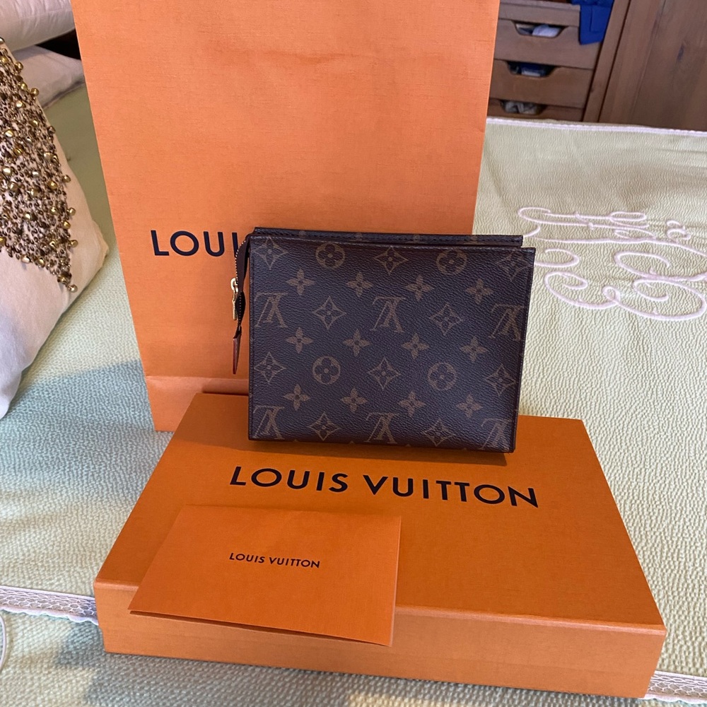 Louis Vuitton Toiletry Pouch Monogram Canvas-EUC